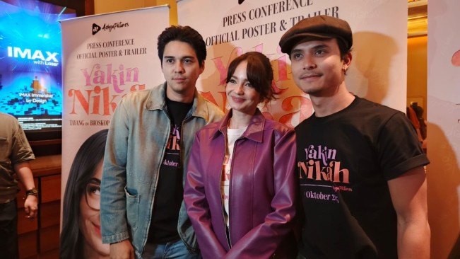 Pemain Film Yakin Nikah, Maxime Bouttier, Enzy Storia, dan Jourdy Pranata. (FTNews/Raka)